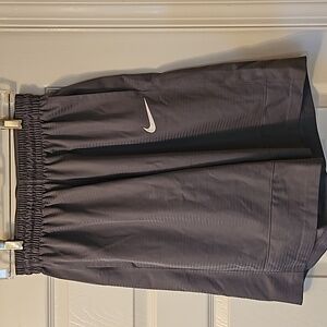 Nike boys basketball shorts size medium, gray